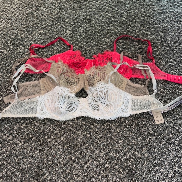 3 Victoria’s Secret lace bras